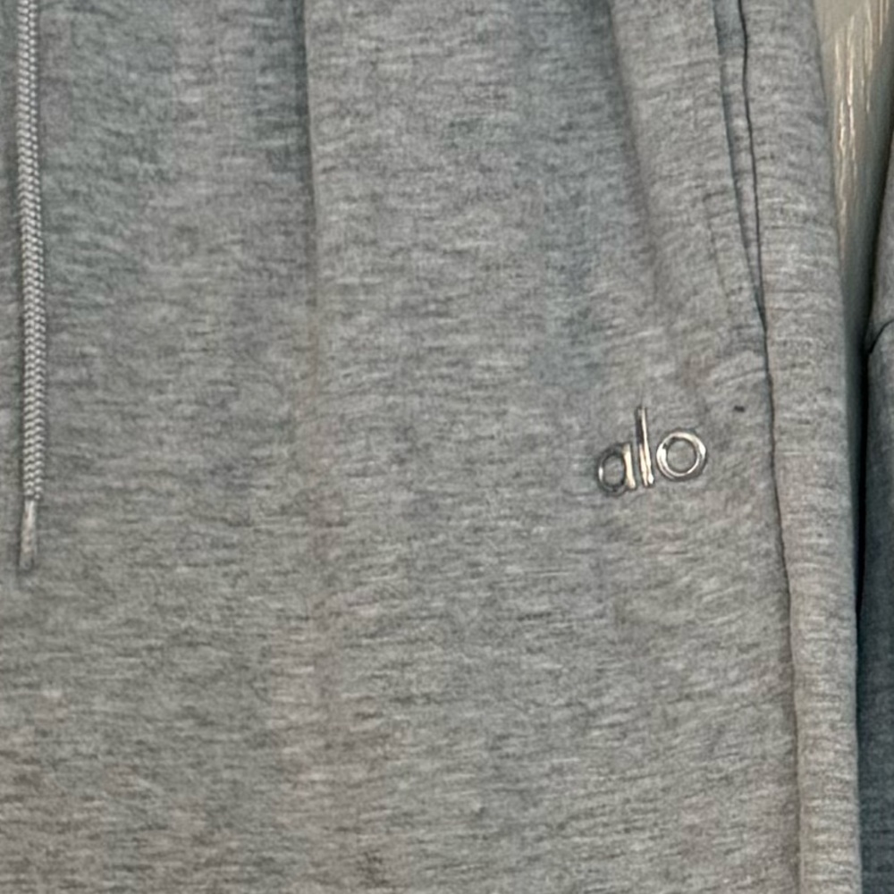 Alo Yoga Accolade Women's straight leg Athletic Heather Gray Sweatpants size L - Picture 6 of 6